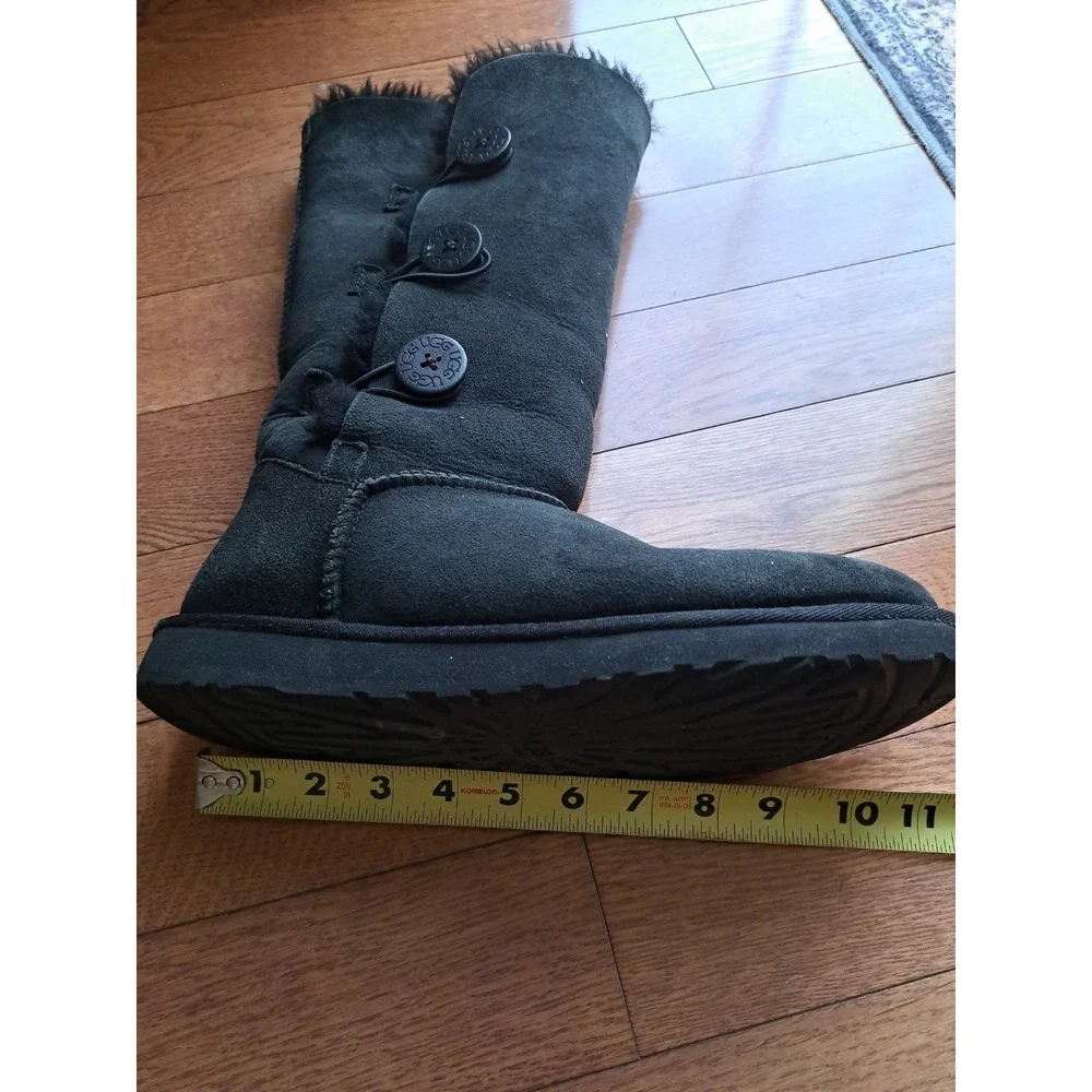 UGG Women's Black Suede Leather Shearing Lining Mid-calf Boots 9.5-10 Buttons